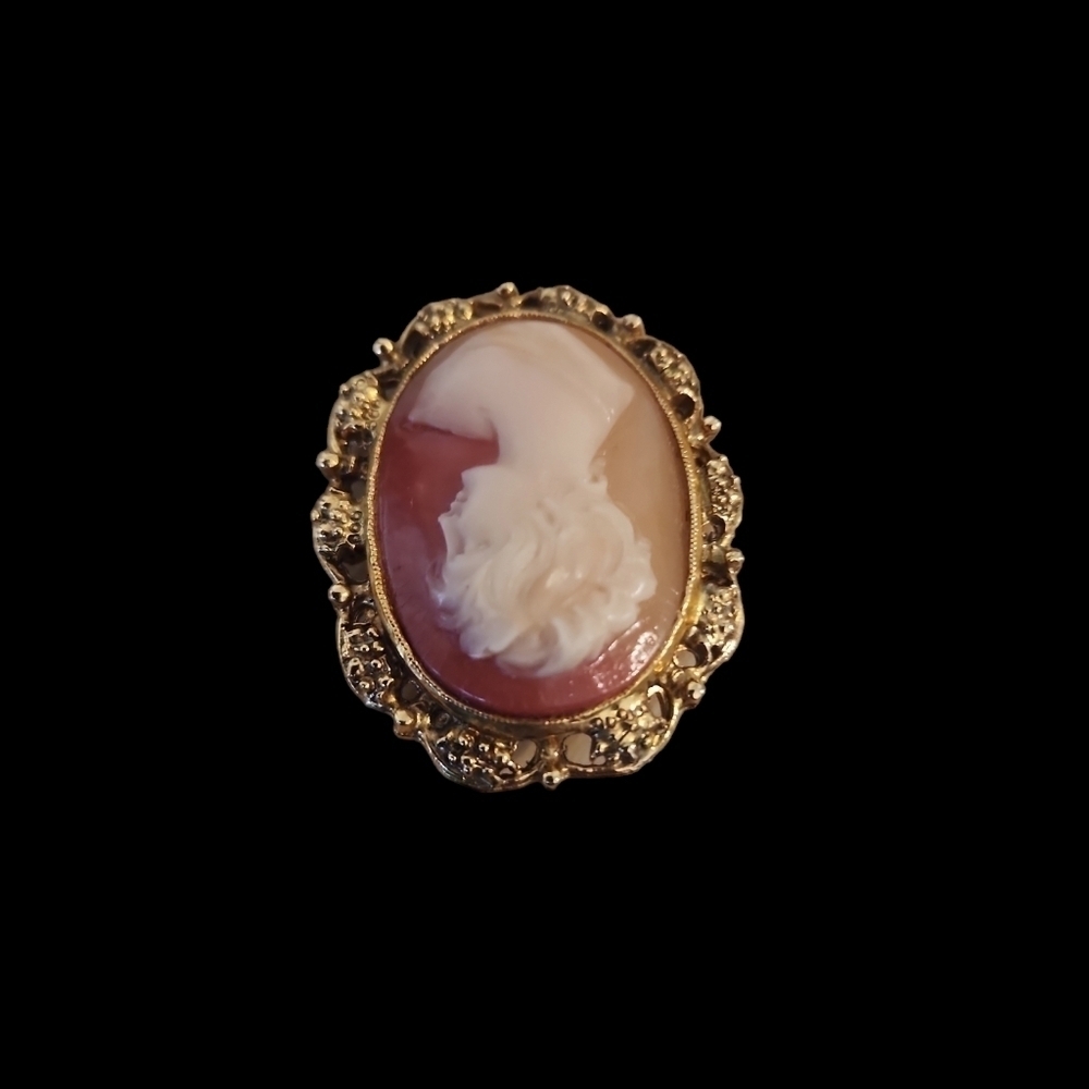 Vintage Faux Cameo Brooch in Gold Tone - Picture 2 of 4